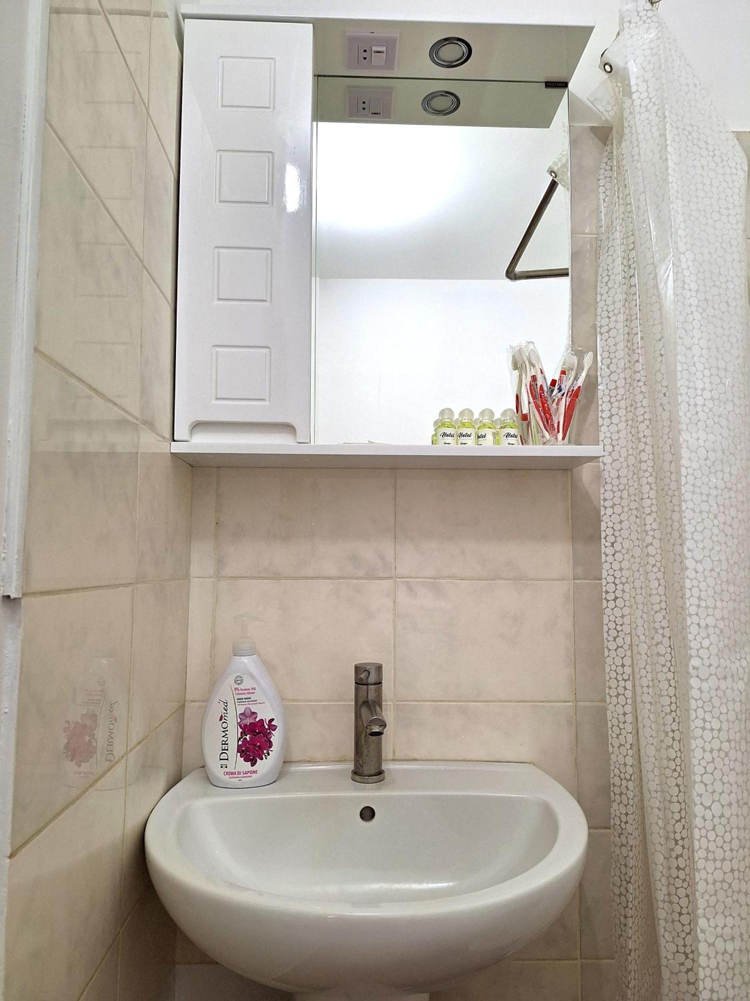 Alex Apartments: Eco-friendly With 24/7 Self Check-in Apartment Shcherbani